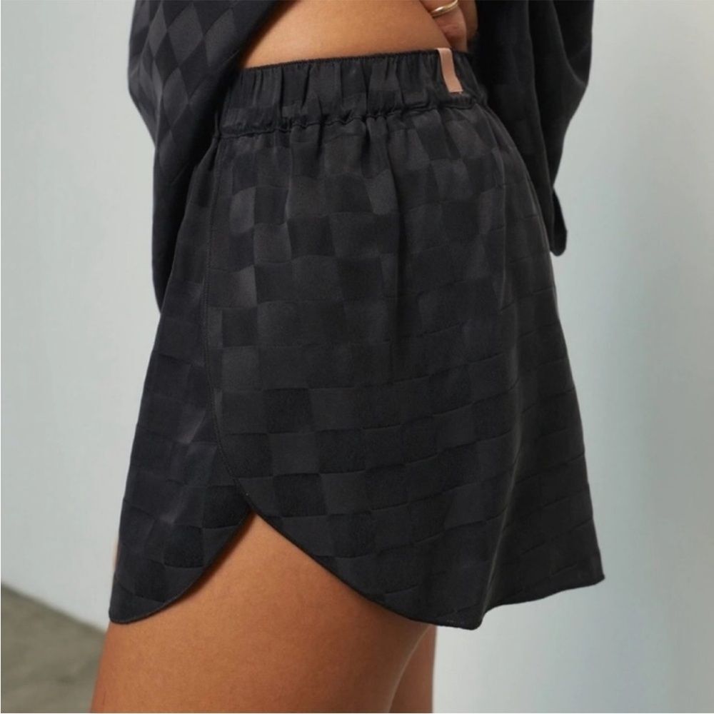 Lunya Washable Silk Short Set In Black Jacquard Small NWOT - Picture 4 of 4